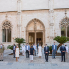 Els ministres i els agents socials posen davant la premsa abans d’iniciar la reunió ahir a Palma.