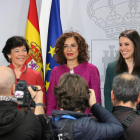 La titular d’Educació, Isabel Celaá, la portaveu, María J. Montero, i la d’Igualtat, Irene Montero.