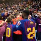 Los jugadores del Barça celebran la victoria ante el Nantes.