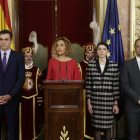 Sánchez i la presidenta del Senat, Pilar Llop, al costat de la del Congrés, Meritxell Batet, ahir, a Madrid.