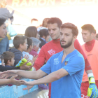 Pedro Martín pugna amb un jugador del Barcelona B, en una acció del partit d’ahir al Camp d’Esports.