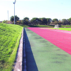 Imatge d’un lateral de les pistes on la Paeria es va plantejar construir una recta coberta el 2009.