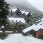 Imagen de la nevada de ayer en Tredòs, en el municipio de Naut Aran.