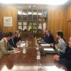 La reunió d’ahir a Madrid, a què van assistir el síndic d’Aran i el conseller de Territori.