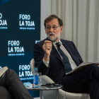 Mariano Rajoy, durant un debat ahir a Pontevedra.