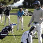 Jugadors al camp de pràctiques del Raimat Golf Club.