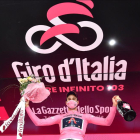 El italiano Filippo Ganna, con el maillot de líder.
