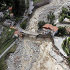 Destrozos causados por la crecida de un río en el municipio francés de Sant Martin de Vesúbia, ayer.