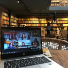 Presentació virtual de la novel·la de Care Santos a la nova llibreria Ona de Barcelona.