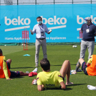 Josep Maria Bartomeu se reunió con el primer equipo de fútbol para pedirles un nuevo esfuerzo.