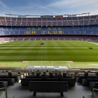 El Barça ha continuat cuidant la gespa del Camp Nou amb un grup de serveis mínims.