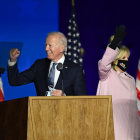 El candidat demòcrata a la Presidència dels EUA, Joe Biden, al costat de la seua esposa. Jill Biden, al Chase Center de Wilmington.