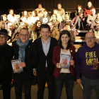Sergi Sol, entre Miquel Pueyo y Marta Vilalta, presentó ayer su libro en el Teatre de l’Escorxador.