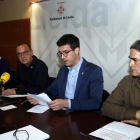 El alcalde de Lleida, Miquel Pueyo, y los tenientes de alcalde Toni Postius y Sergi Talamonte, en la rueda de prensa sobre el cierre del ejercicio fiscal.