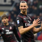 Ibrahimovic es lamenta ahir durant el partit amb el Milan.