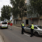 Un control de la Guàrdia Urbana al barri de Balàfia.