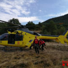L’helicòpter amb els GRAE després de rescatar sense vida el cos del veí d’Igualada.