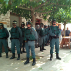 La Guàrdia Civil, en un punt de votació del referèndum de l'1-O a Ivorra, a la Segarra.