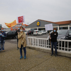 Protesta de CCOO a las puertas de un establecimiento de Lleida.