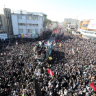 Miles de personas se concentraron para acompañar los restos mortales del general Soleimani.