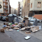 Vertidos de basura en la plaza Santa Maria Magdalena.