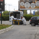 Trasllat d’un pacient de coronavirus a l’hotel Nastasi de Lleida.