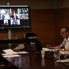 El alcalde de Lleida, Miquel Pueyo, durante la reunión telemática con otros alcaldes de otros nueve ciudad del Estado.