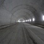 Los operarios trabajan en la actualidad en el recubrimiento interior del túnel.