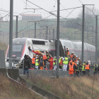 Una vintena de ferits al descarrilar un tren a Estrasburg