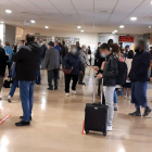 Marea Blanca alerta de aglomeraciones de personas en los accesos a los hospitales Arnau de Vilanova y Santa Maria de Lleida