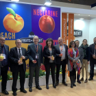 Presència lleidatana a Fruit Logistica - La consellera d’Agricultura, Teresa Jordà, va visitar ahir l’estand que Fruits de Ponent té a Fruit Logistica, la fira internacional del sector de la fruita fresca i les hortalisses, que se celebra fi ...