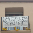 Una pancarta defendiendo la sanidad pública en Cappont.