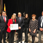 Pujol (seg. izq.) con el President de la Generalitat, Quim Torra, y ediles de Aitona tras recibir el premio. 