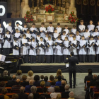 Els cantaires de l’Escolania de Montserrat, dirigida per Llorenç Castelló, ahir durant el concert.