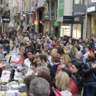 Esta imagen de Sant Jordi de 2019 en el Eix Comercial de Lleida no se repetirá este próximo 23 de julio.