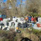 Un grupo de 16 voluntarios participaron en la jornada de limpieza.