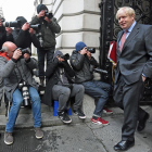 Boris Johnson, ayer después de asistir a la reunión semanal de su gabinete.