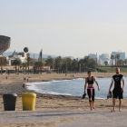 Passejos a les platges de Barcelona en el primer dia d’obertura.