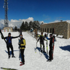 Alguns dels esquiadors que ahir van tornar a l’estació per disfrutar de la neu.