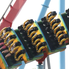 El Dragon Khan, con usuarios con mascarilla, el primer día de apertura de PortAventura en verano.