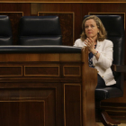 Nadia Calviño, al seu escó en una sessió del Congrés.
