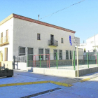 El actual colegio está ubicado en el edificio consistorial de El Poal. 