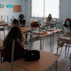 Pocos alumnos en el retorno a las aulas en los institutos de Lleida
