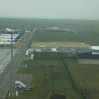 Movimientos de tierras esta semana en la zona donde se construirán hangares para empresas en el recinto aeroportuario de Alguaire.