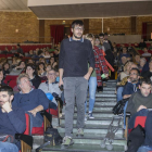 El director entrant al Gran Teatre de la Passió per presentar el curtmetratge.