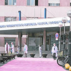 La entrada del Hospital de Txagorritxu de Vitoria, donde se ha detectado un foco de coronavirus.