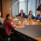 Reunió dels equips negociadors d’ERC i del PSOE, ahir, a Barcelona.