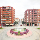 El carrer que dóna accés al centre històric d’Almacelles.