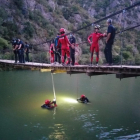 El cuerpo sin vida del joven fue hallado por miembros de la unidad subacuática de los Bomberos.