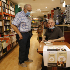 Juan Cal, primer autor de Lleida a firmar exemplars en una llibreria
